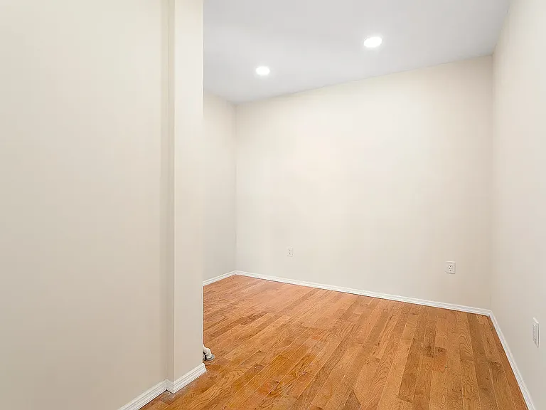 233 N Henry St #2R — Photo 7