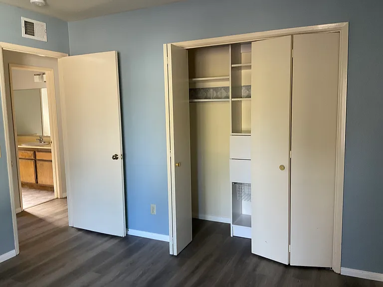 723 Sutton Hill Pl — Photo 31