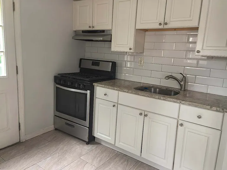 527 Willow Ave — Photo 7