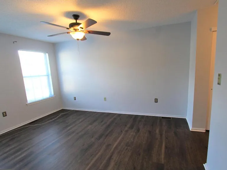 46 Versailles Ct — Photo 10