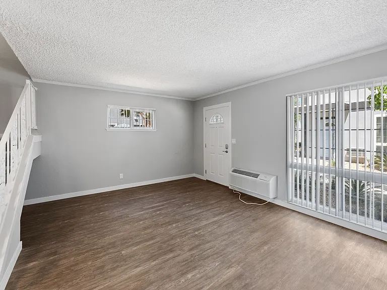 Villa Del Sol Apartments — Photo 4