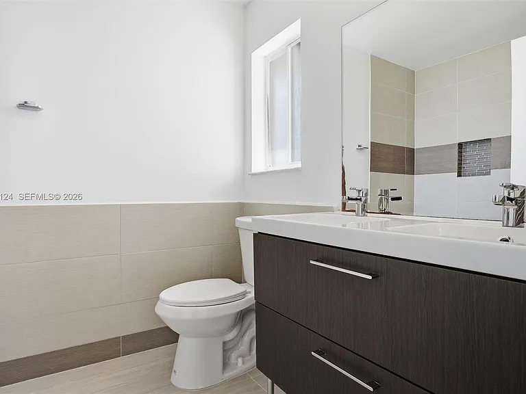 17530 SW 139th Ct — Photo 17