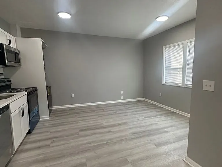 4926 E Washington St — Photo 2