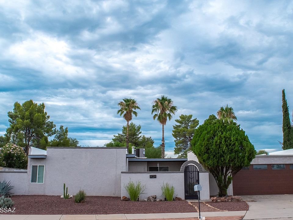 1st image of 9024 E Berkshire Cir