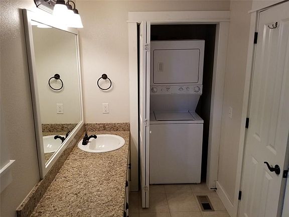 5th image of 3153 N Barnsbury Ter