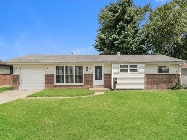 8 Ridgelawn Ct, Florissant, MO 63031