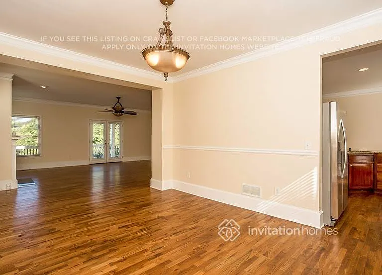 712 Connally St SE — Photo 5