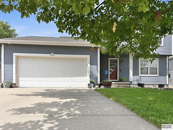 3rd image of 1404 Durham Dr