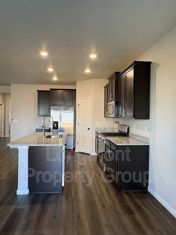 3 bed, 2.0 bath, 1965 sqft, $3,200 — Photo 4
