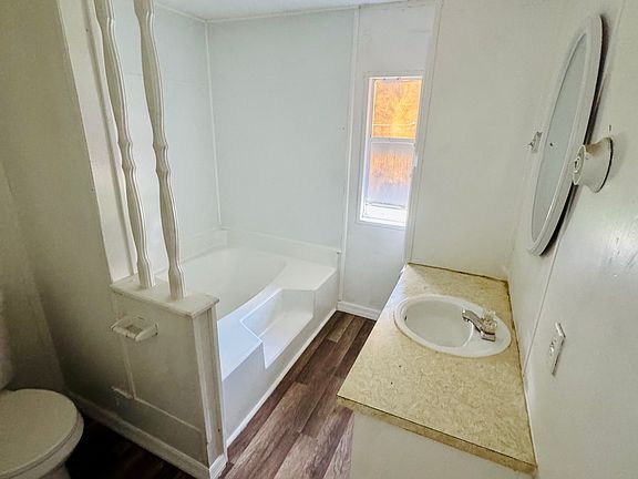 5th image of 405 Union Dr #6