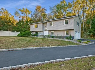 22 Termakay Dr, New City, NY 10956