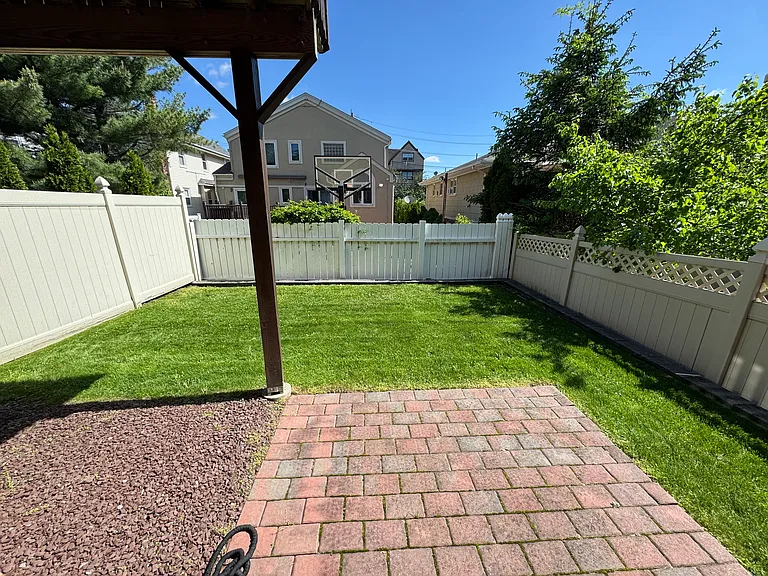 251 Marion Ave — Photo 25