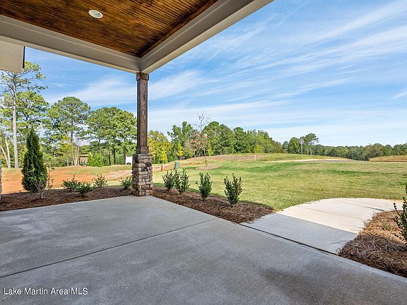 3rd image of 40 Eagle Ridge Ln