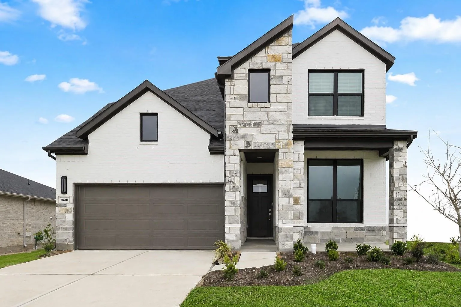 4 bed, 3.5 bath, 2423 sqft, $3,200 — Photo 1