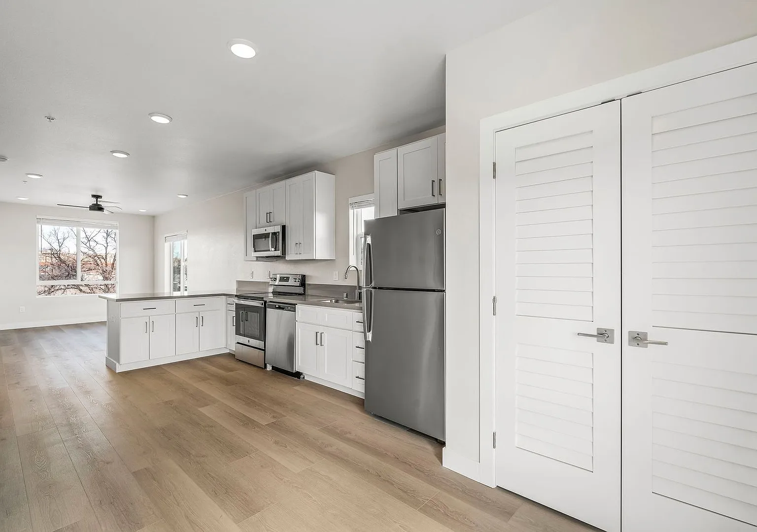 Stonecreek Apartments — Photo 3