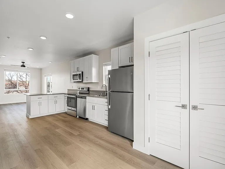 Stonecreek Apartments — Photo 17