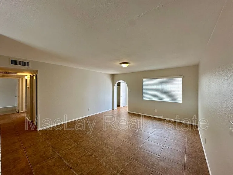 1441 E Diamond Dr — Photo 7