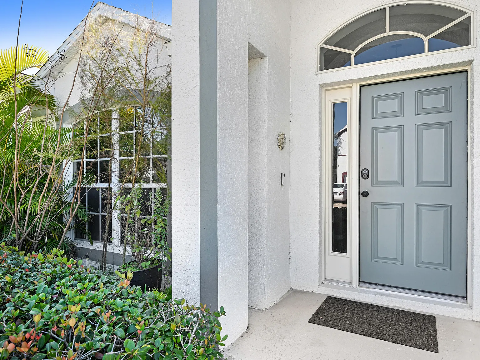 3 bed, 2.0 bath, 1928 sqft, $2,550 — Photo 3