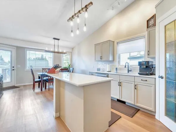 9 S Madison Ct, Strathmore, AB T1P 1M5