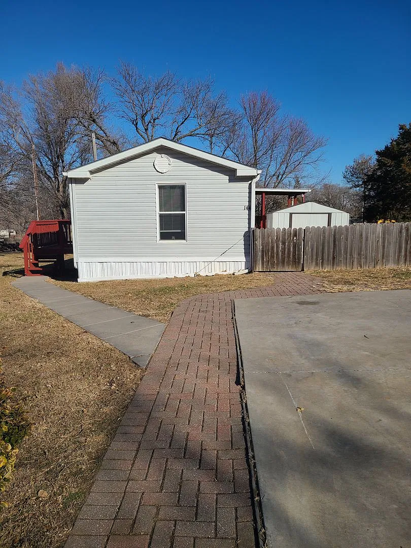 Newer 2 Bed 1 Bath Mobile Home — Photo 2