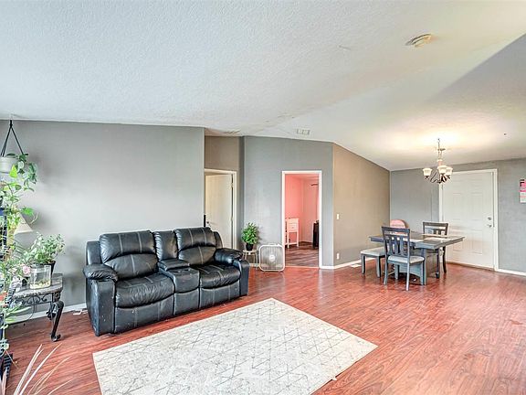 2nd image of 315 N Elm Ave