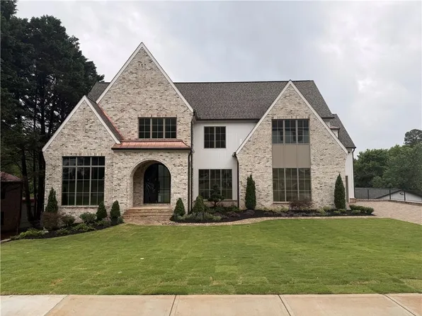 228 Thomas Cir, Roswell, GA 30075