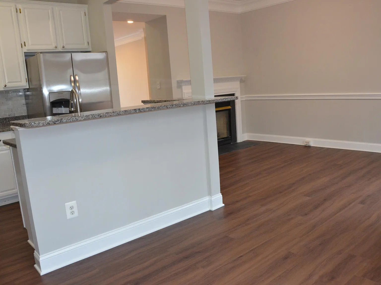 3 bed, 2.5 bath, 2400 sqft, $3,500 — Photo 4