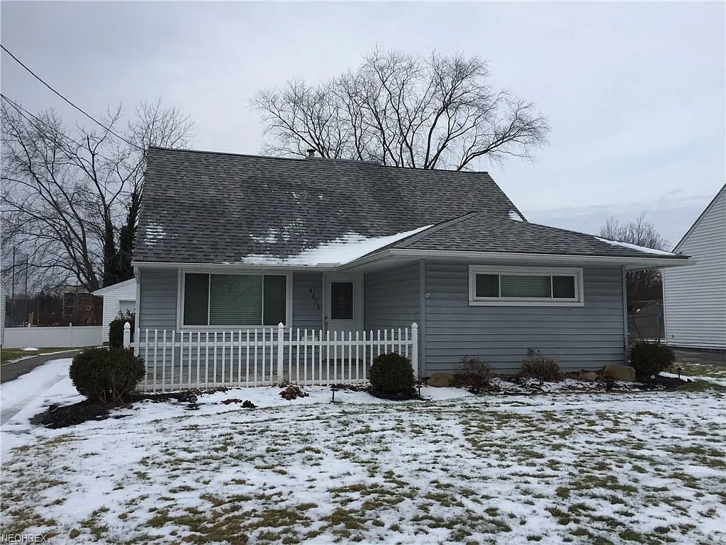 4275 Woodmere Dr photo 1