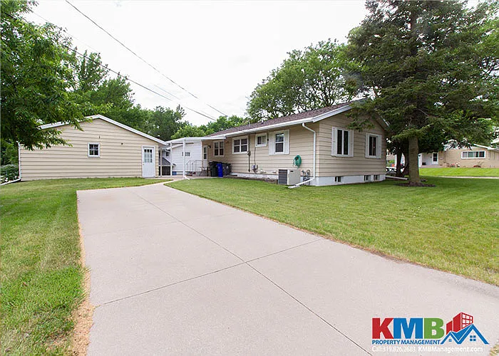 3 bed, 1.5 bath, 1785 sqft, $1,500 — Photo 2