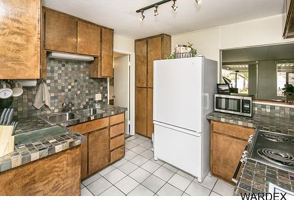 4th image of 2402 Castle Rock Cir