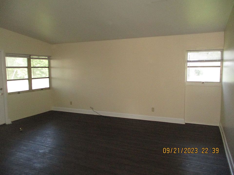 2nd image of 1901 S Riverview Cir