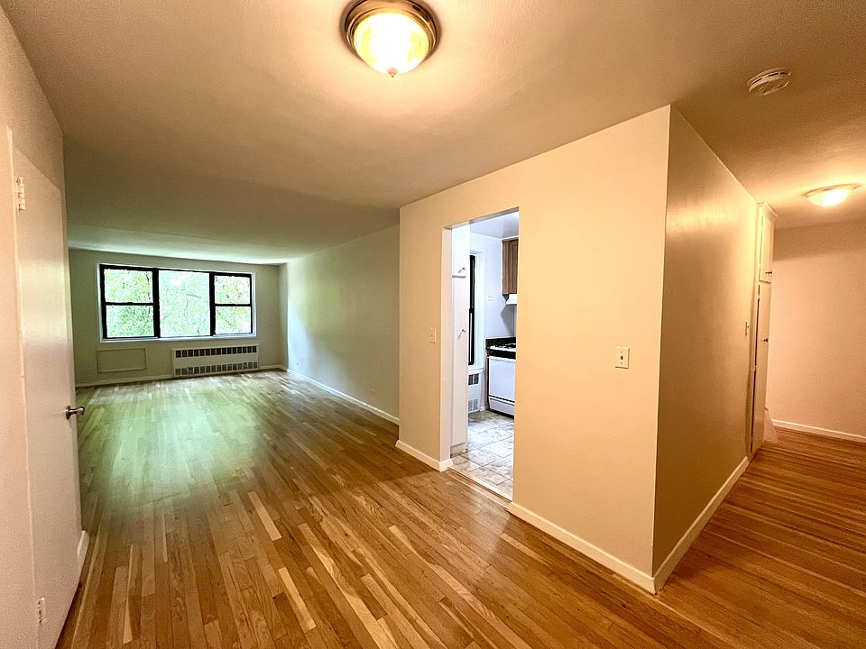 1st image of 3215 Arlington Ave APT 4B