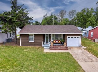 903 N 9th St, Arkansas City, KS 67005