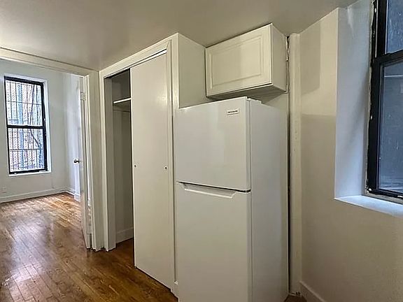 4th image of 221 E 32nd St #2