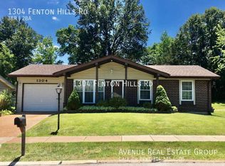 1304 Fenton Hills Rd, Fenton, MO 63026