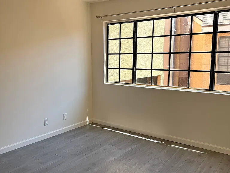 5820 Yolanda Ave #8 — Photo 7