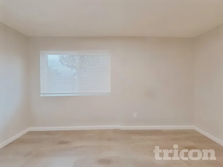 2308 Clinton Ct — Photo 8
