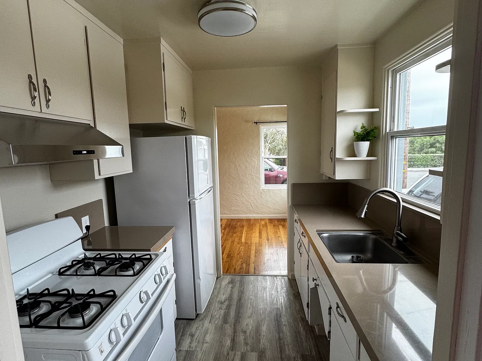 1 bed, 500 sqft, $2,350 — Photo 2