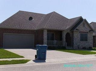 2221 S Stonegate Dr, Nevada, MO 64772