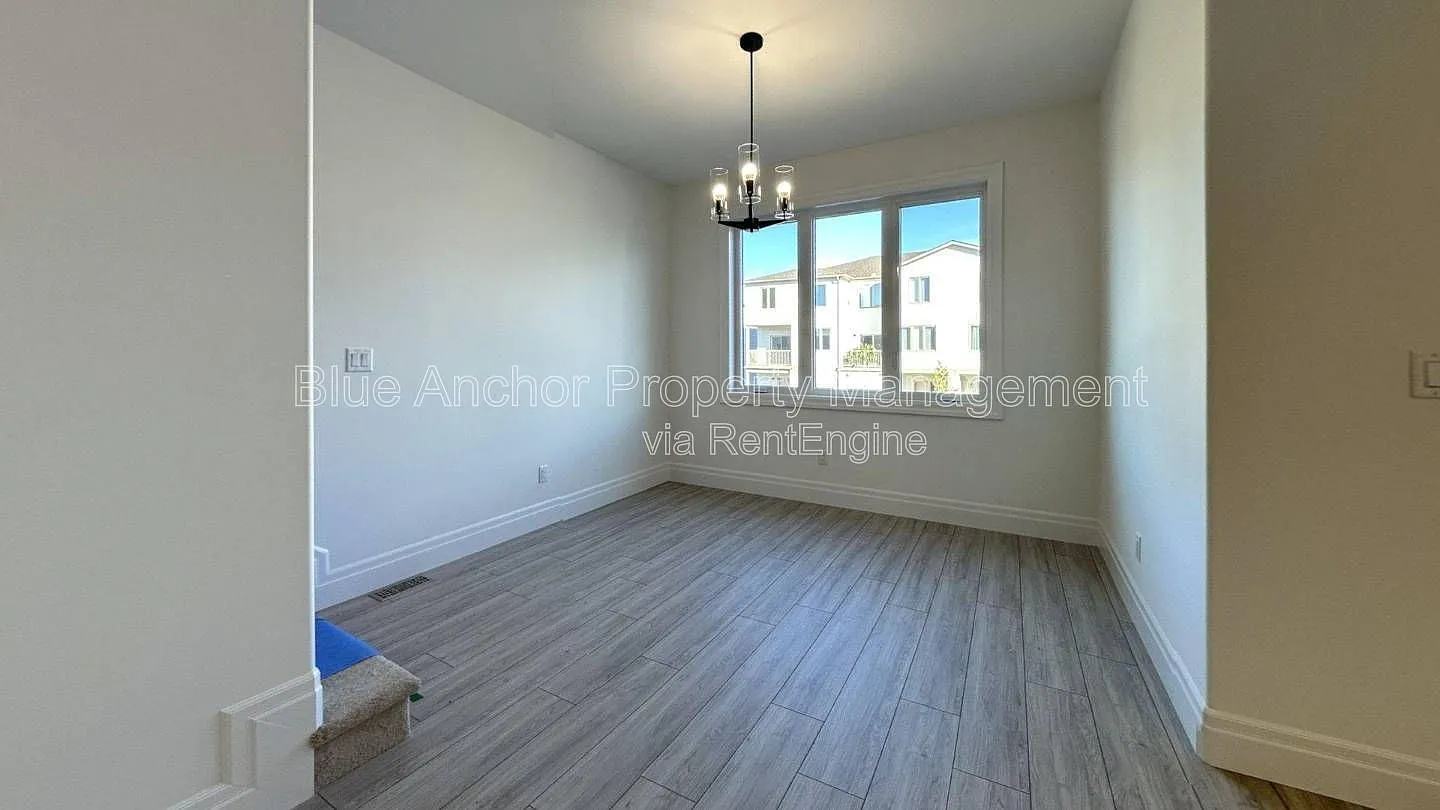 2 bed, 2.0 bath, 1800 sqft, $2,099 — Photo 4
