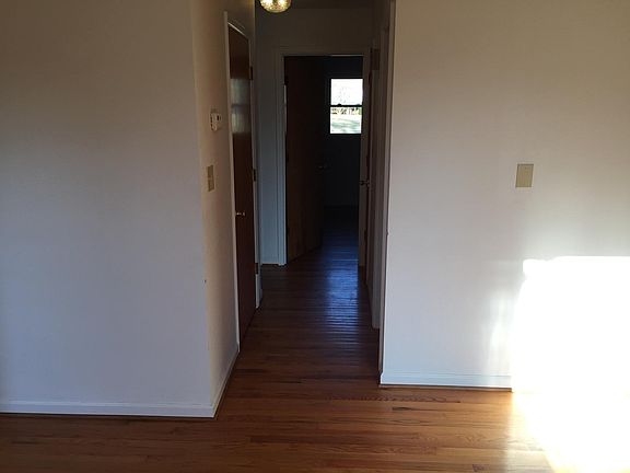 5th image of 117 Hillcrest Cir #106