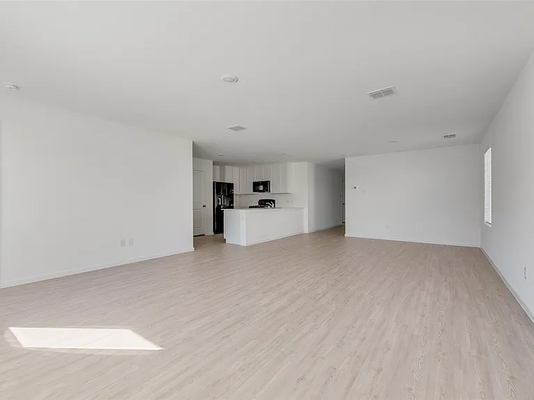 2037 Derby Ln — Photo 10