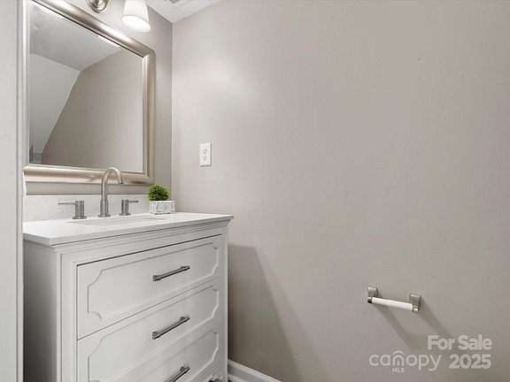 5th image of 8037 Lynwood Sq