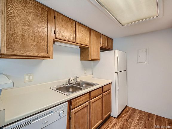 3rd image of 906 S Walden St Unit 203
