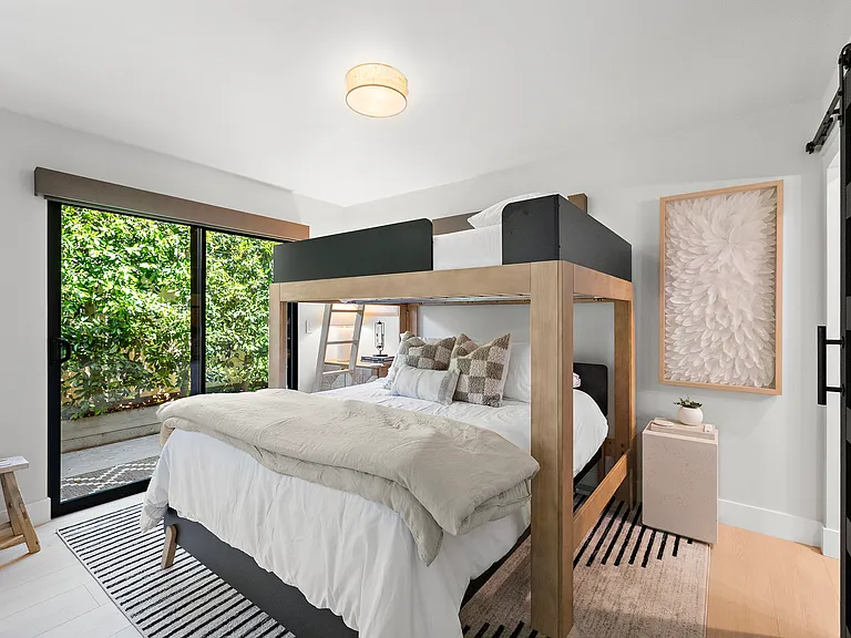 Guest Bedroom- Queen bed, with full sized loft bed over it