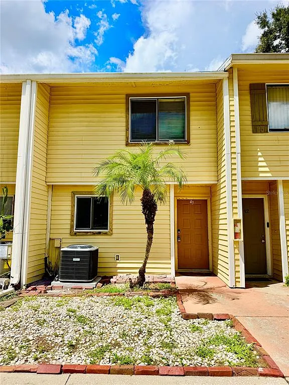 2 bed, 1.0 bath, 1032 sqft, $1,675 — Photo 1