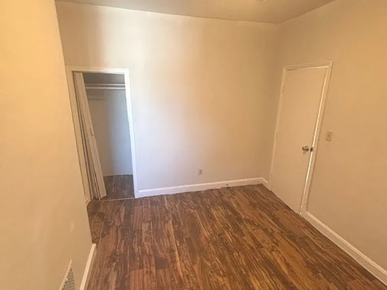 2518 W Fairmount Ave — Photo 17