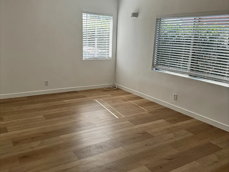 1646 N Harvard Blvd — Photo 8