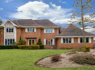 329 S Basswood Rd, Lake Forest, IL 60045