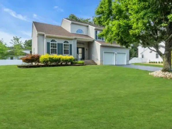 1 Gaelic Ct, Jackson, NJ 08527